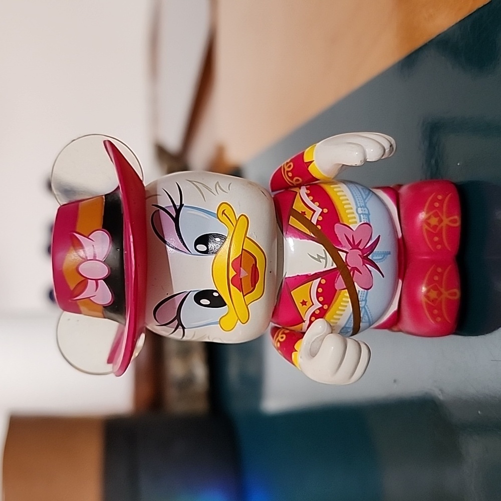 Country Daisy Duck Disney Parks 3"Tunes vinylmation collectible.